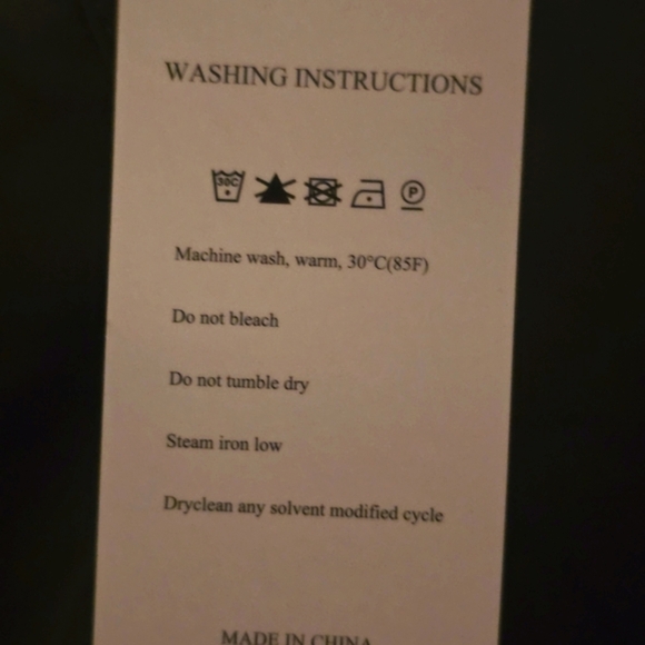 NWT! Dokotoo Super Cute Olive Green V-Neck Dress! Beatiful Tie Waist and Ruffles - Picture 4 of 6